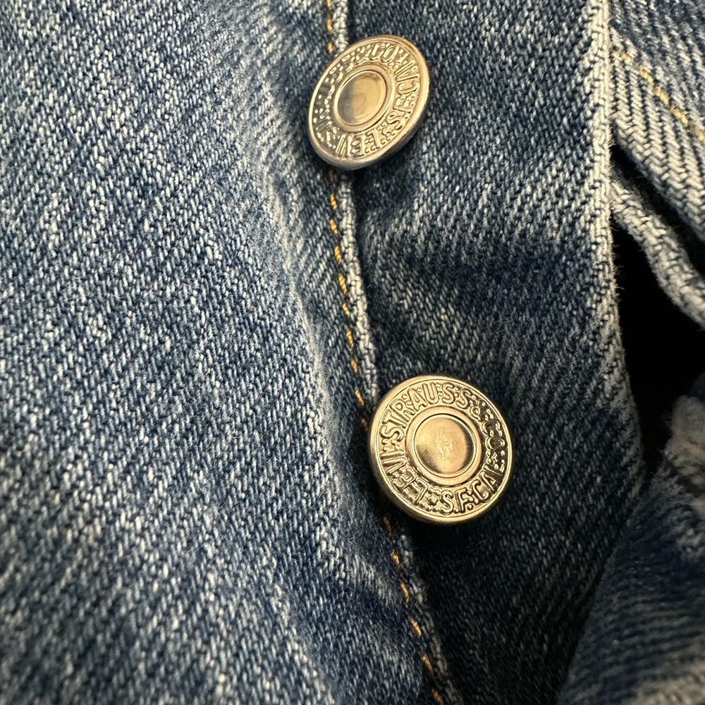 Levi’s 501 XX Classic Blue Cropped Stretch Distressed Jeans - Picture 3 of 9